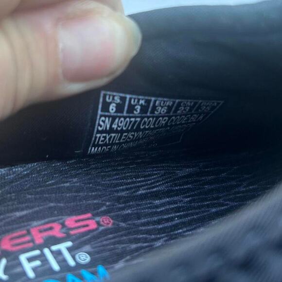 Brand new size 6 black Skechers Womens Slip on sneakers sporty memory foam - Picture 5 of 7